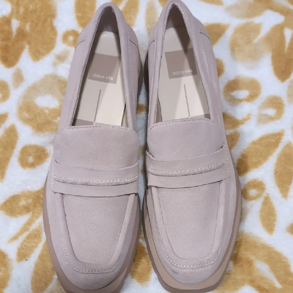 Dolce Vita Women's Tan Loafers Is